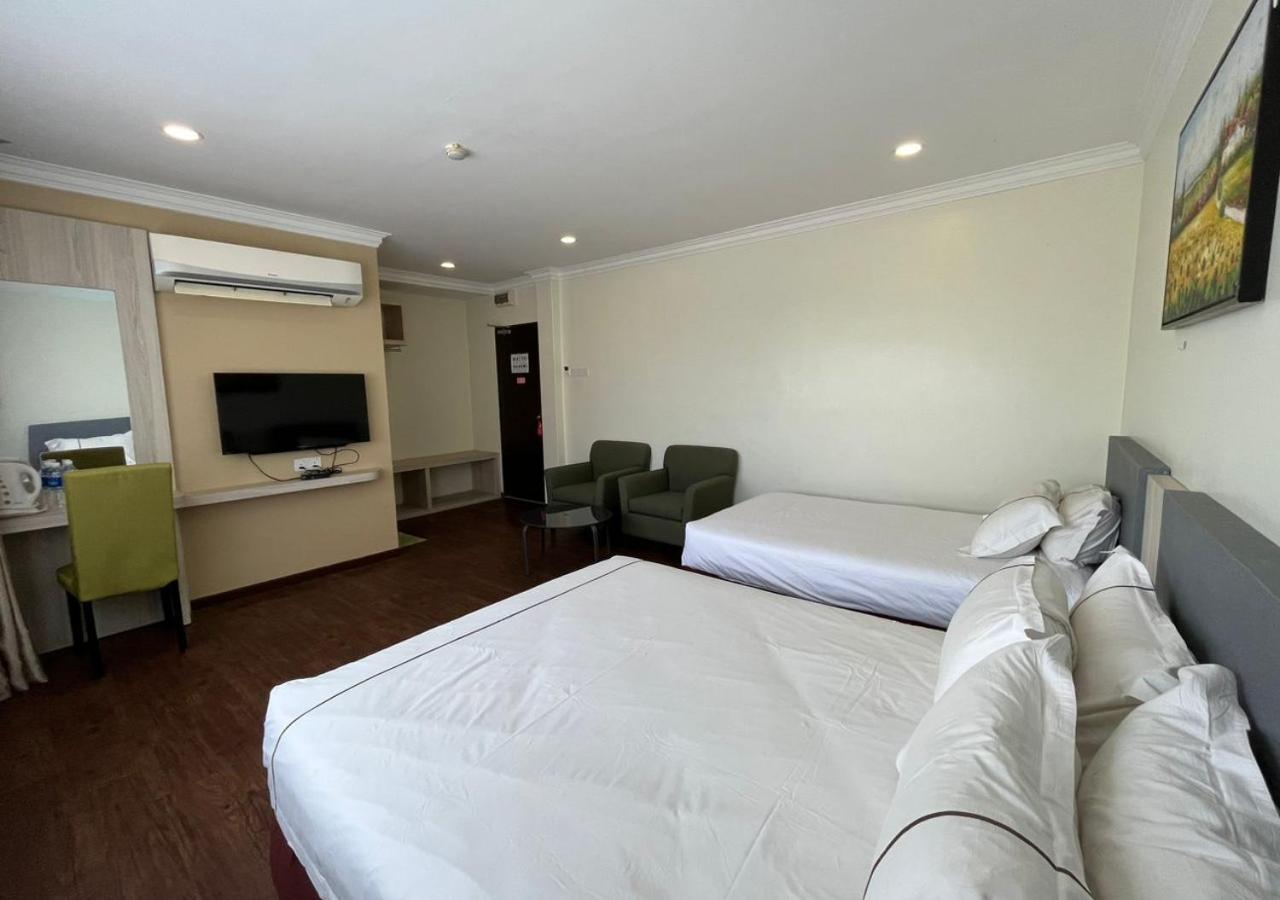Angsoka Hotel Teluk Intan Exterior photo