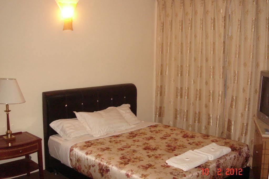 Angsoka Hotel Teluk Intan Exterior photo