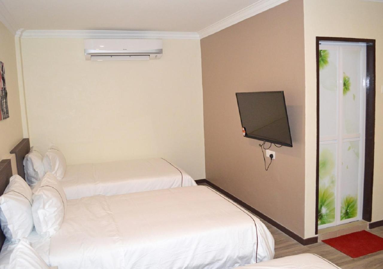 Angsoka Hotel Teluk Intan Exterior photo